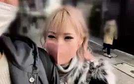 金髪ショートヘアギャル系美女がM字開脚でクンニ??...