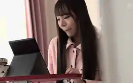 スレンダー美女の生着替えを覗き見してたらバレてキスが始まり寝取られエッチ始まる...