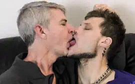 Hot Gay Kissing 43 - Jake Skittles, Richard Lennox