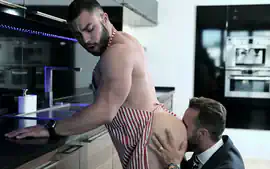 The Naked Chef - MENatPLAY