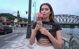Alissa Showertime