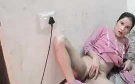 Naukarani Ko Paise Dekar Jabar Dasti Chod Diya