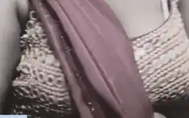 Desi Mature Aunty Open Bra