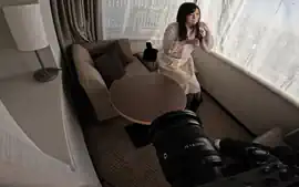 アイドル美女が秘密の個人インタビュー、生着替えとパンチラ隠し撮り...