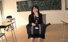 250325つい先程まで高校生やってた美女e1