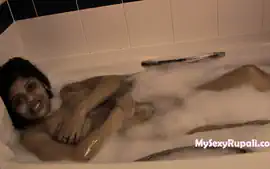 Hot Water In Horny Rupali Bhabhi In Bath Tube Taking Shower With Dirt...